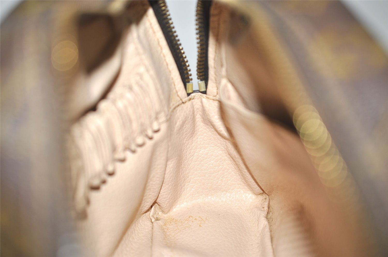 Auth Louis Vuitton Monogram Trousse Toilette 28 Clutch Hand Bag Old Model 5711J