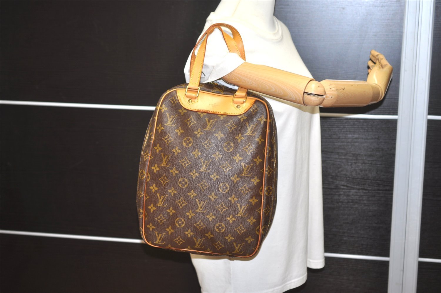 Authentic Louis Vuitton Monogram Excursion Hand Bag M41450 LV 5713I