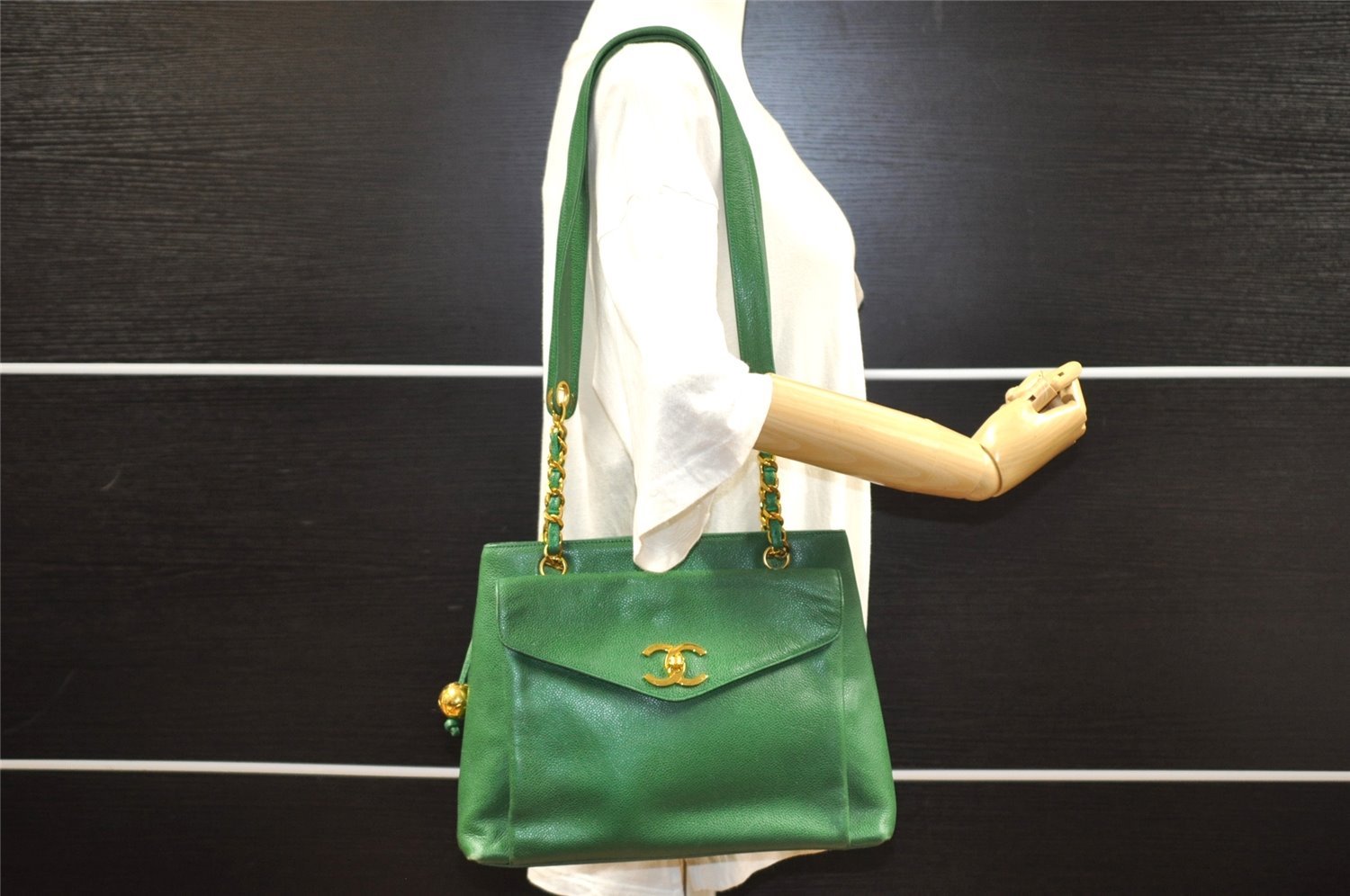 Authentic CHANEL Caviar Skin Vintage CC Logo Chain Shoulder Bag Green Junk 5716I