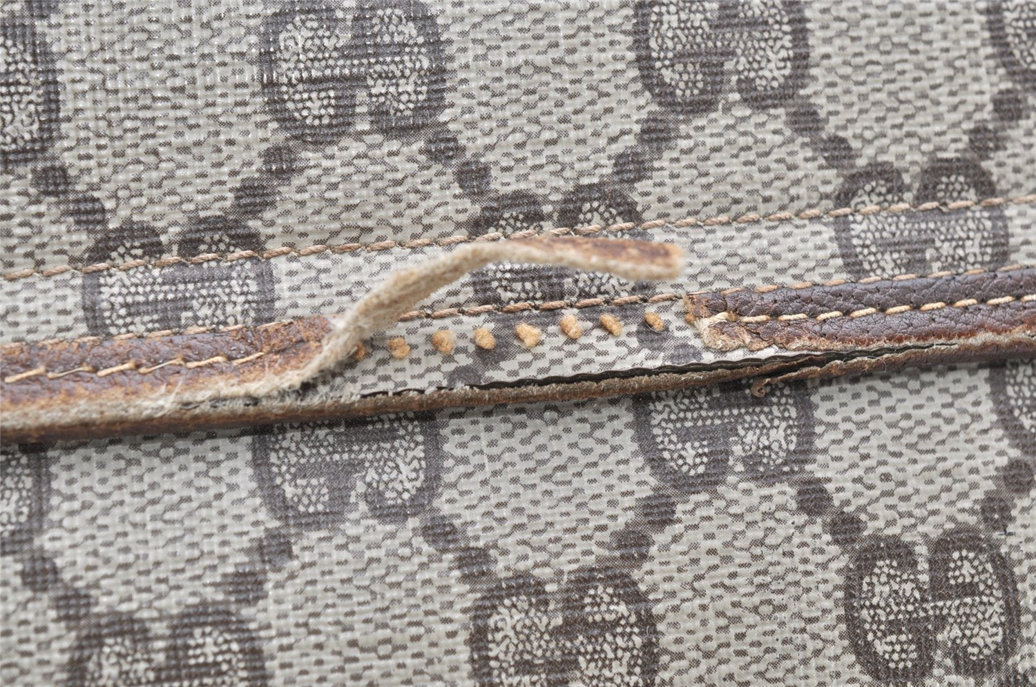 Authentic GUCCI Vintage Shoulder Cross Body Bag Purse GG PVC Leather Brown 5718K