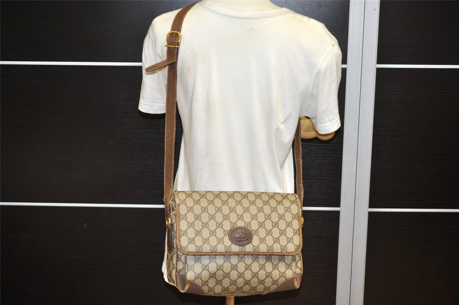 Authentic GUCCI Vintage Shoulder Cross Body Bag Purse GG PVC Leather Brown 5718K