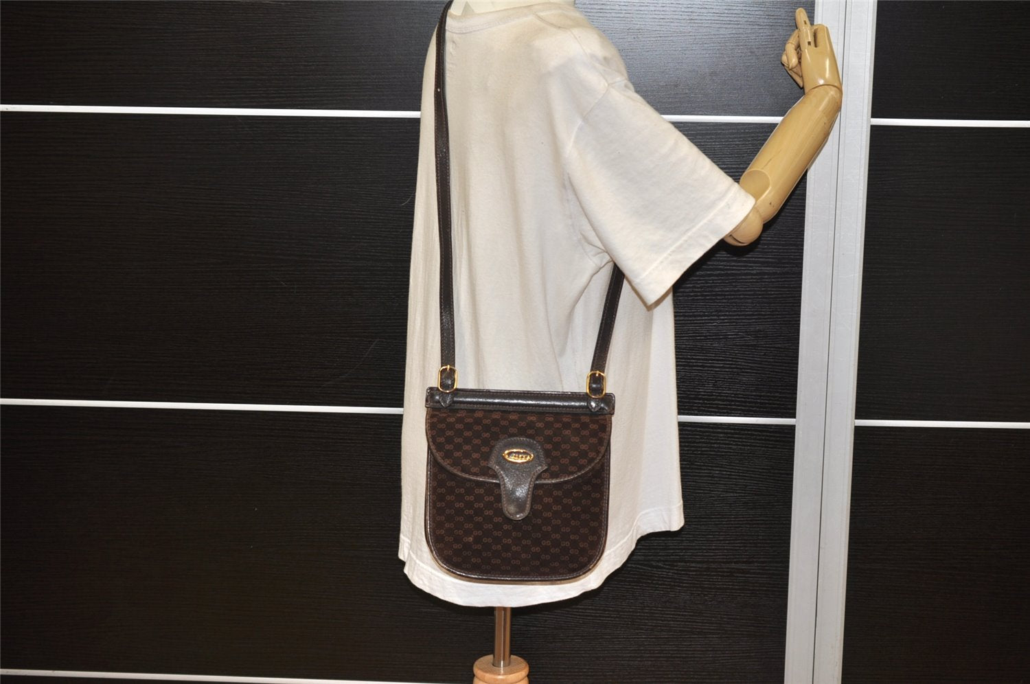 Authentic GUCCI Micro GG Suede Leather Shoulder Cross Bag Purse Brown Junk 5723K