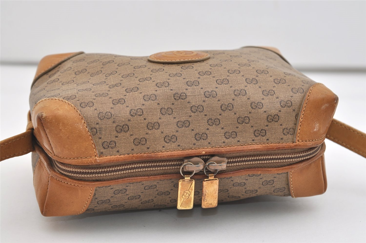 Authentic GUCCI Micro GG PVC Leather Shoulder Cross Body Bag Purse Brown 5728J