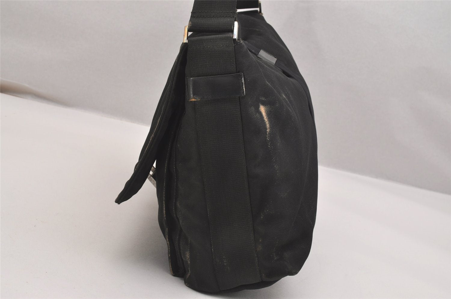 Authentic GUCCI Shoulder Cross Body Bag Nylon Leather Black Junk 5731J