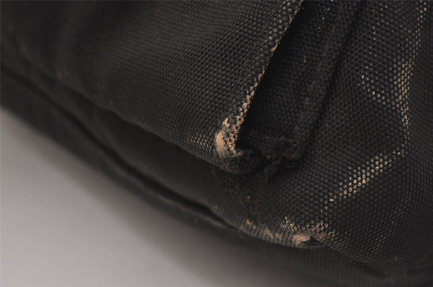 Authentic GUCCI Shoulder Cross Body Bag Nylon Leather Black Junk 5731J