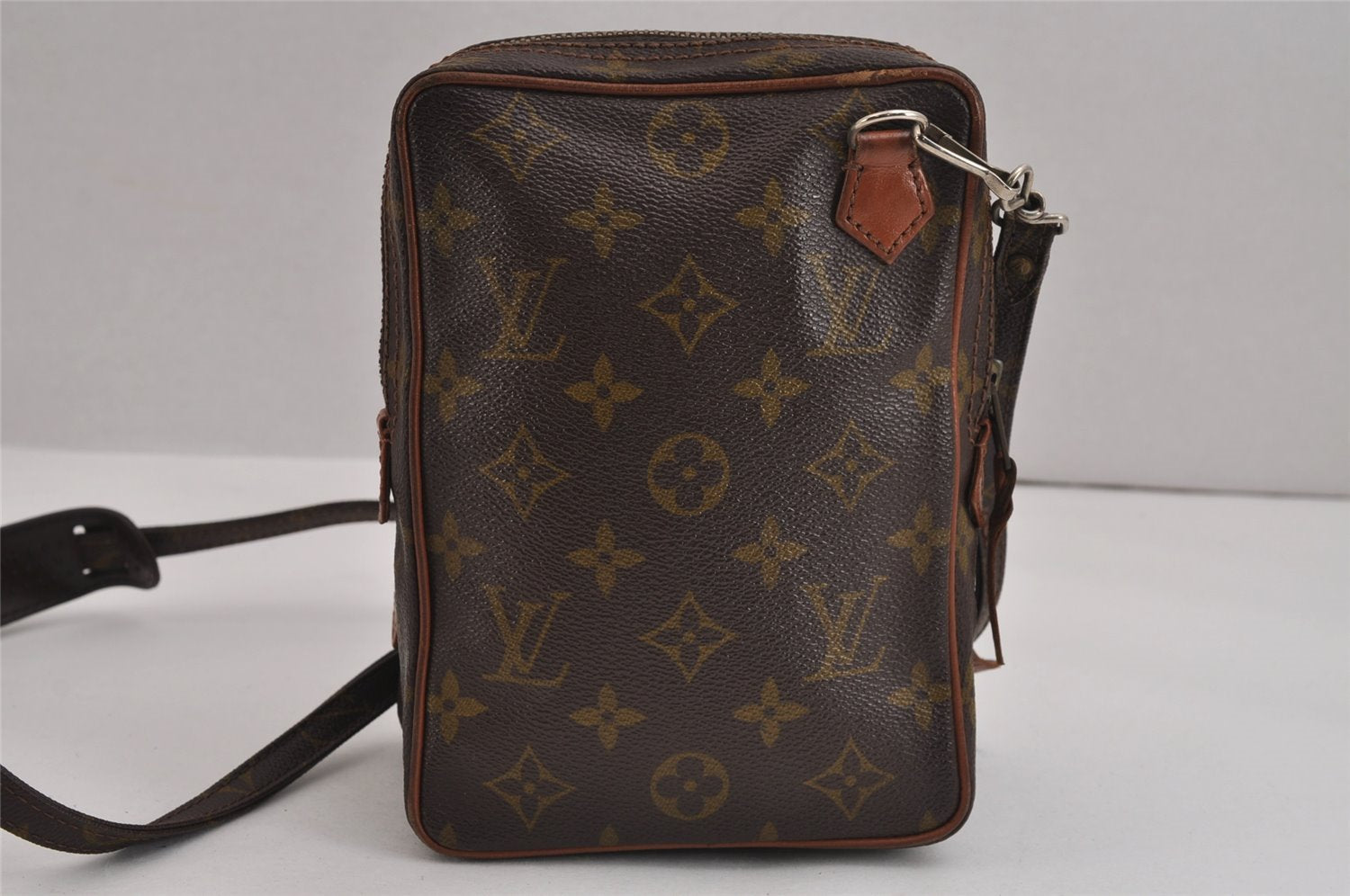 Authentic Louis Vuitton Monogram Amazone Shoulder Cross Body Bag Old Model 5734J