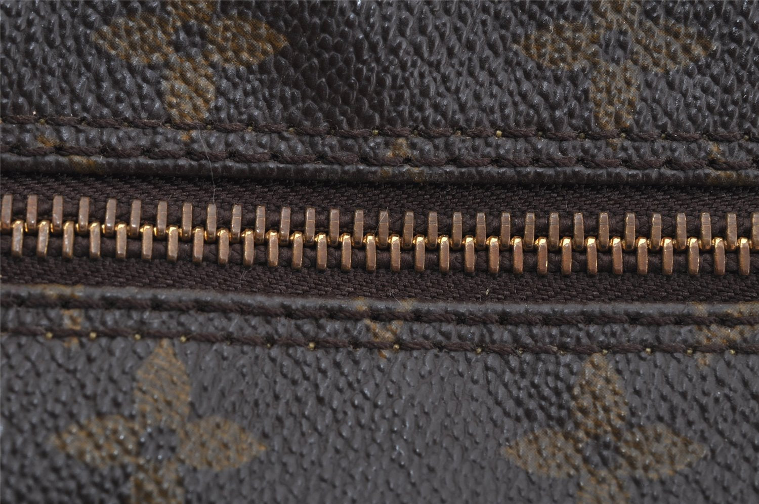 Auth Louis Vuitton Monogram Trousse Toilette 28 Clutch Hand Bag M47522 LV 5738J