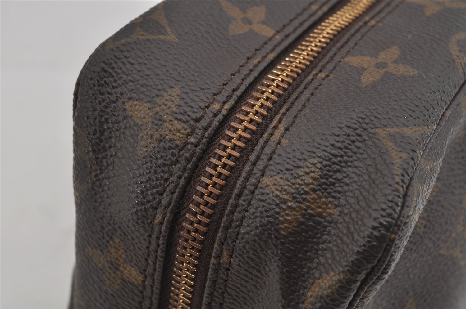 Auth Louis Vuitton Monogram Trousse Toilette 28 Clutch Hand Bag M47522 LV 5738J