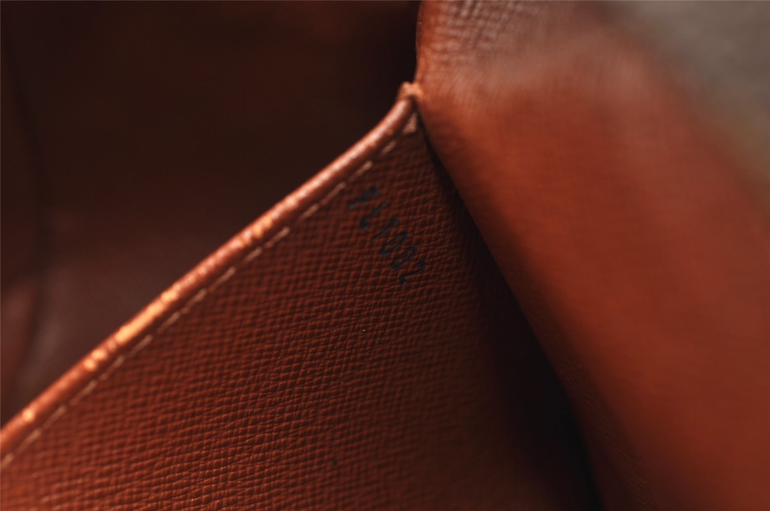 Authentic Louis Vuitton Monogram Cite MM Shoulder Bag M51182 LV Junk 5742I