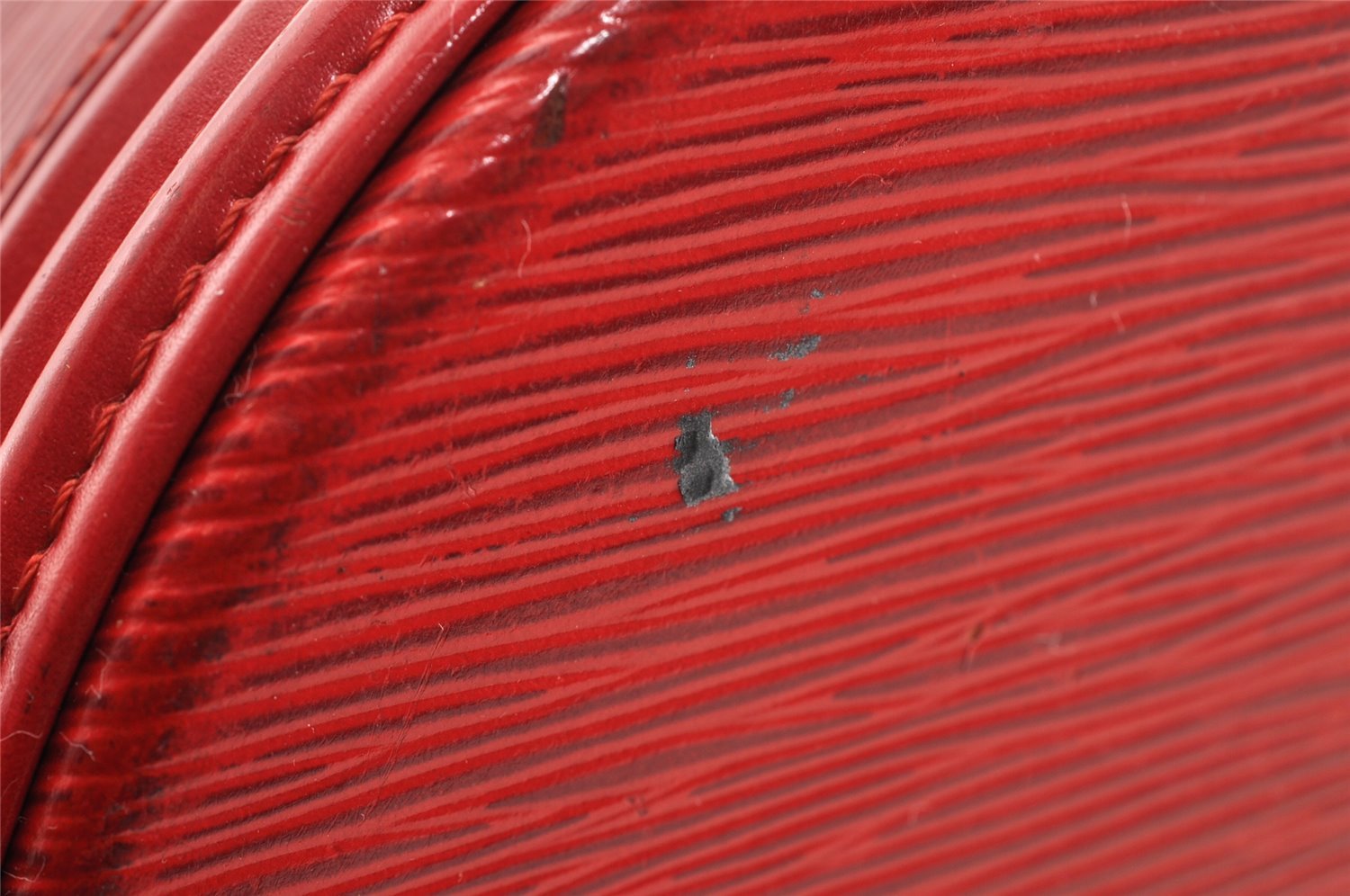 Authentic Louis Vuitton Epi Cannes Red Cosmetic Hand Bag Purse M48037 LV 5744I