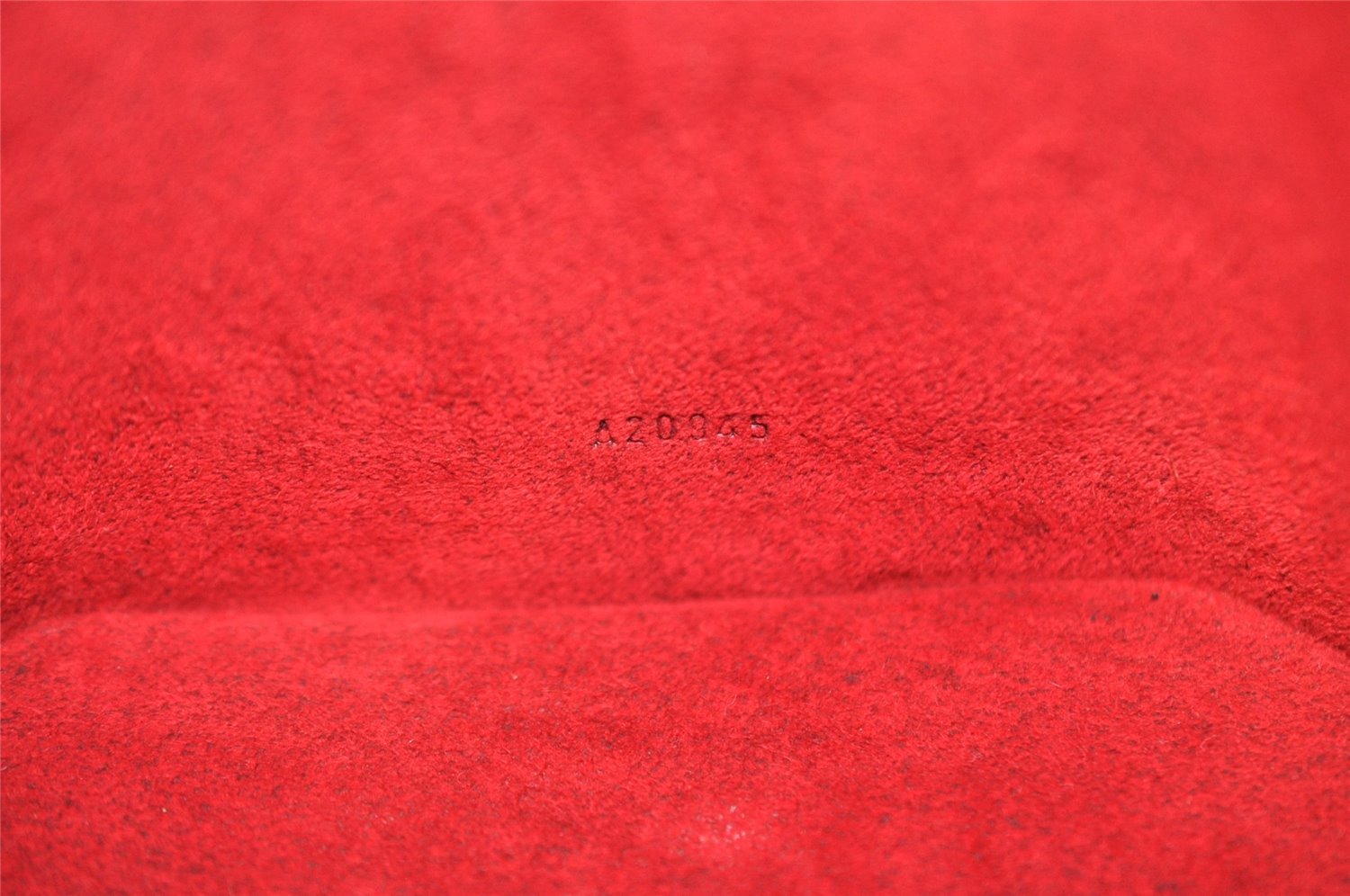 Authentic Louis Vuitton Epi Cannes Red Cosmetic Hand Bag Purse M48037 LV 5744I