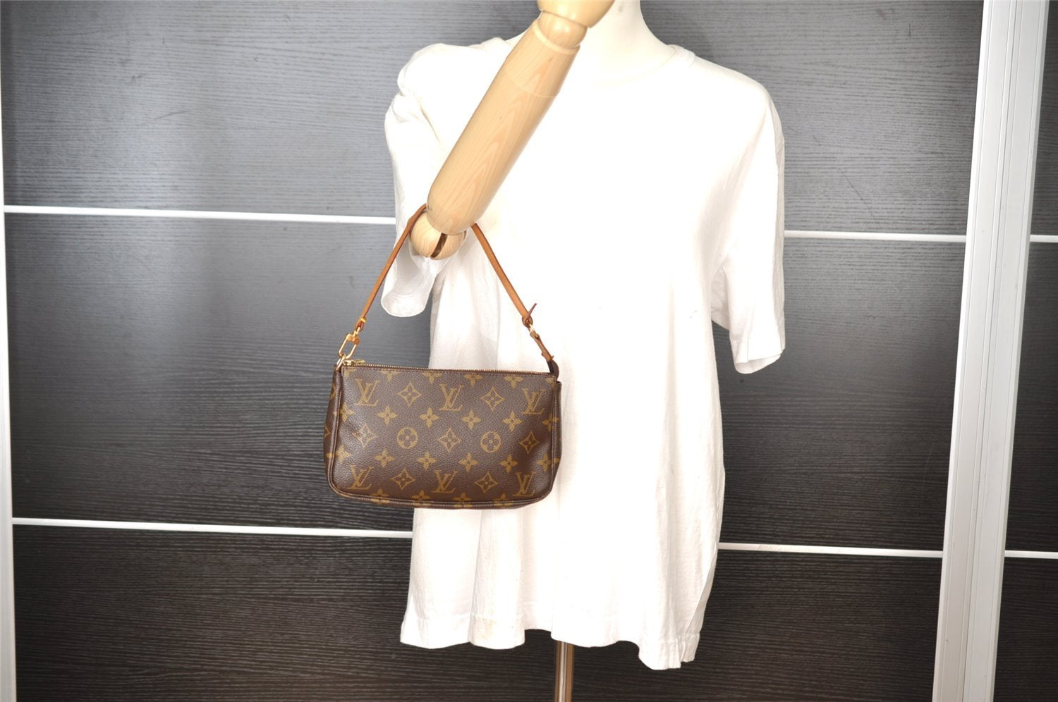 Authentic Louis Vuitton Monogram Pochette Accessoires Pouch M51980 LV 5746I