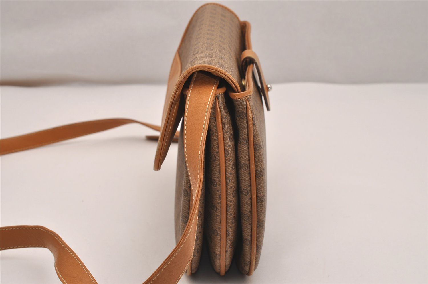 Authentic GUCCI Micro GG PVC Leather Shoulder Cross Body Bag Purse Brown 5747J