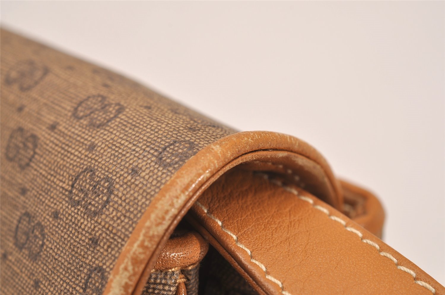 Authentic GUCCI Micro GG PVC Leather Shoulder Cross Body Bag Purse Brown 5747J