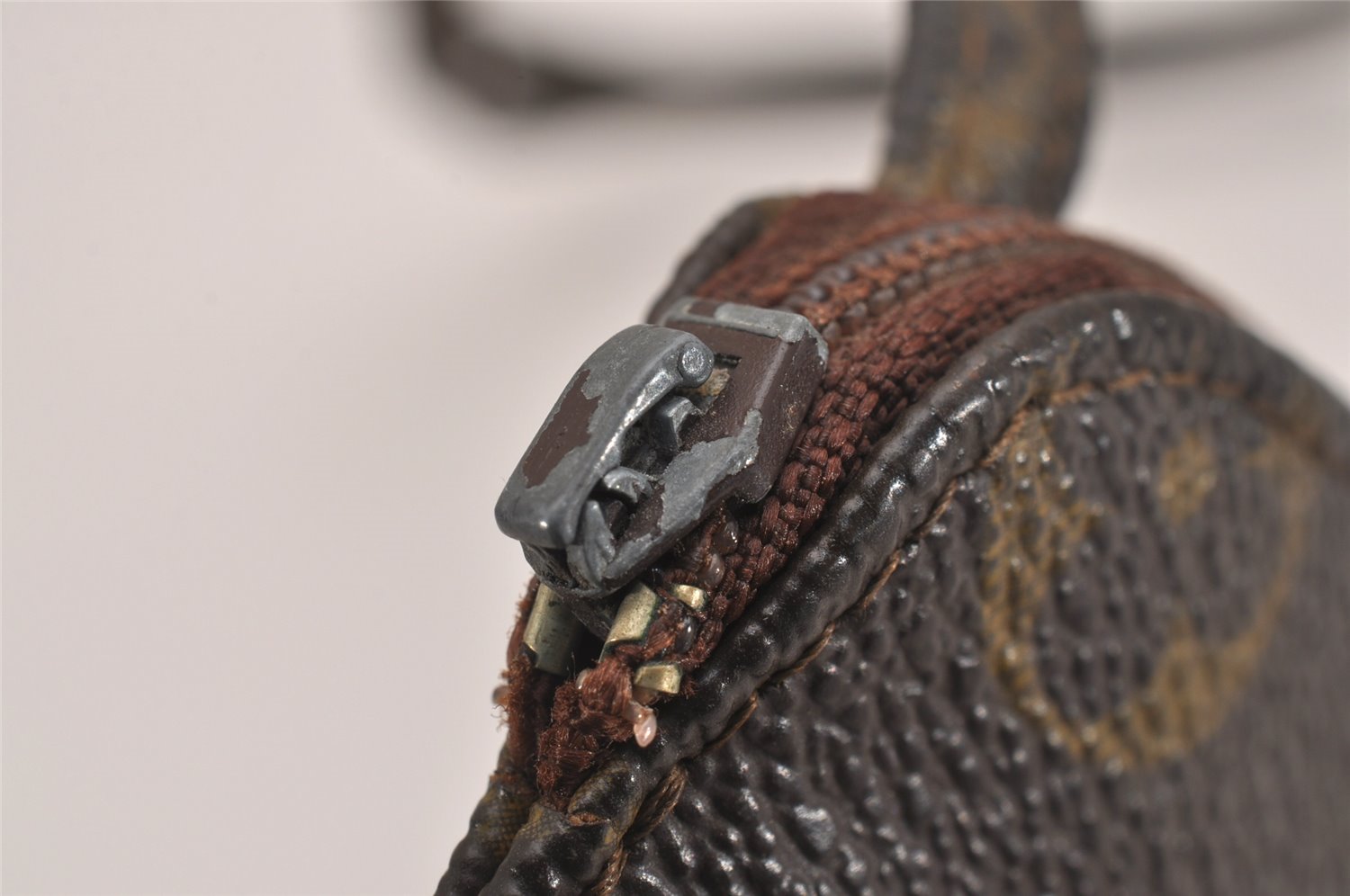 Auth Louis Vuitton Monogram Pochette Secret Shoulder Bag Old Model Junk 5748J