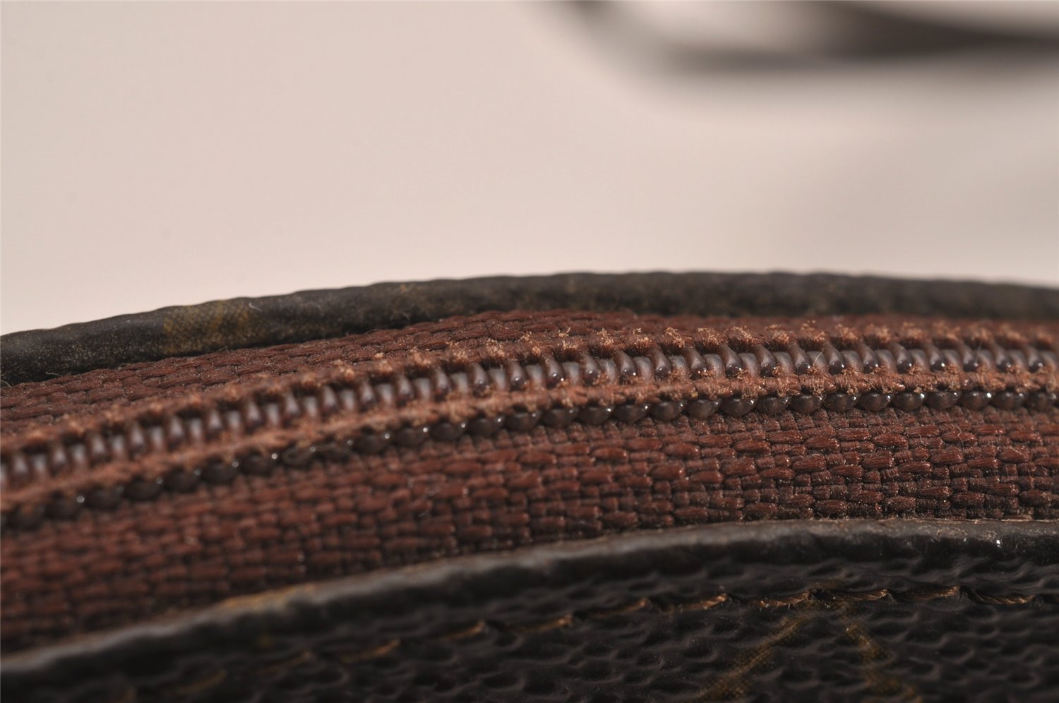 Auth Louis Vuitton Monogram Pochette Secret Shoulder Bag Old Model Junk 5748J