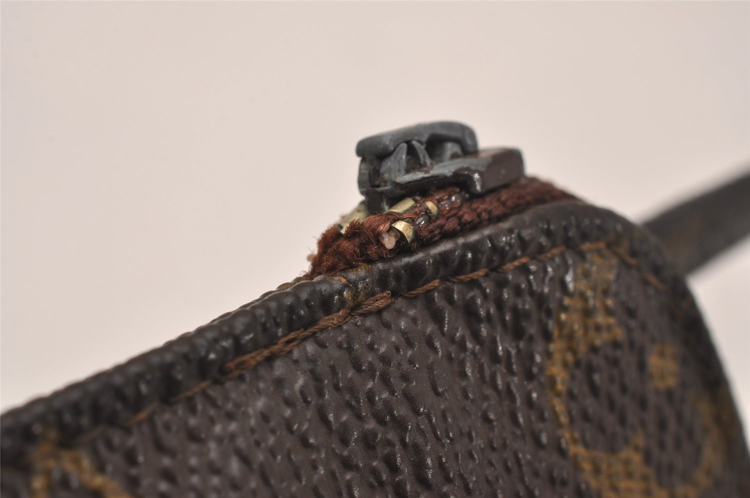 Auth Louis Vuitton Monogram Pochette Secret Shoulder Bag Old Model Junk 5748J