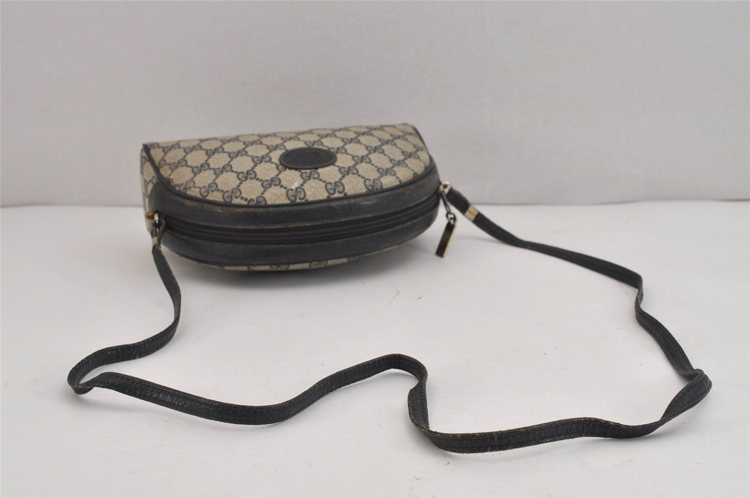 Authentic GUCCI Shoulder Cross Body Bag Purse GG PVC Leather Navy Blue 5756J