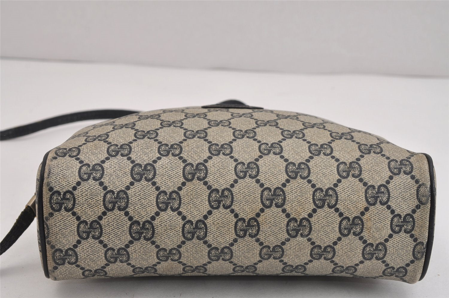 Authentic GUCCI Shoulder Cross Body Bag Purse GG PVC Leather Navy Blue 5756J