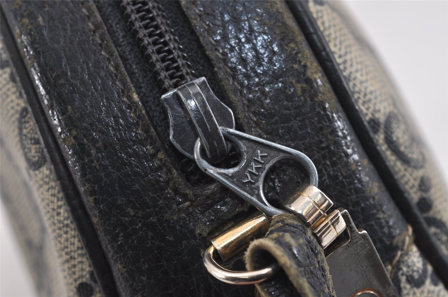 Authentic GUCCI Shoulder Cross Body Bag Purse GG PVC Leather Navy Blue 5756J