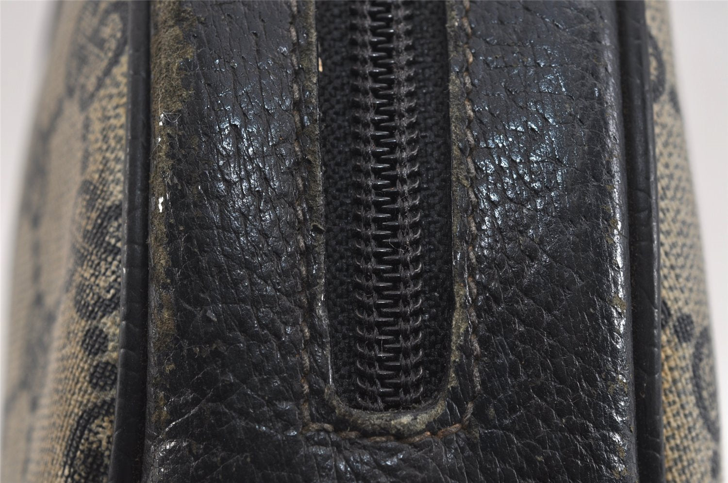 Authentic GUCCI Shoulder Cross Body Bag Purse GG PVC Leather Navy Blue 5756J