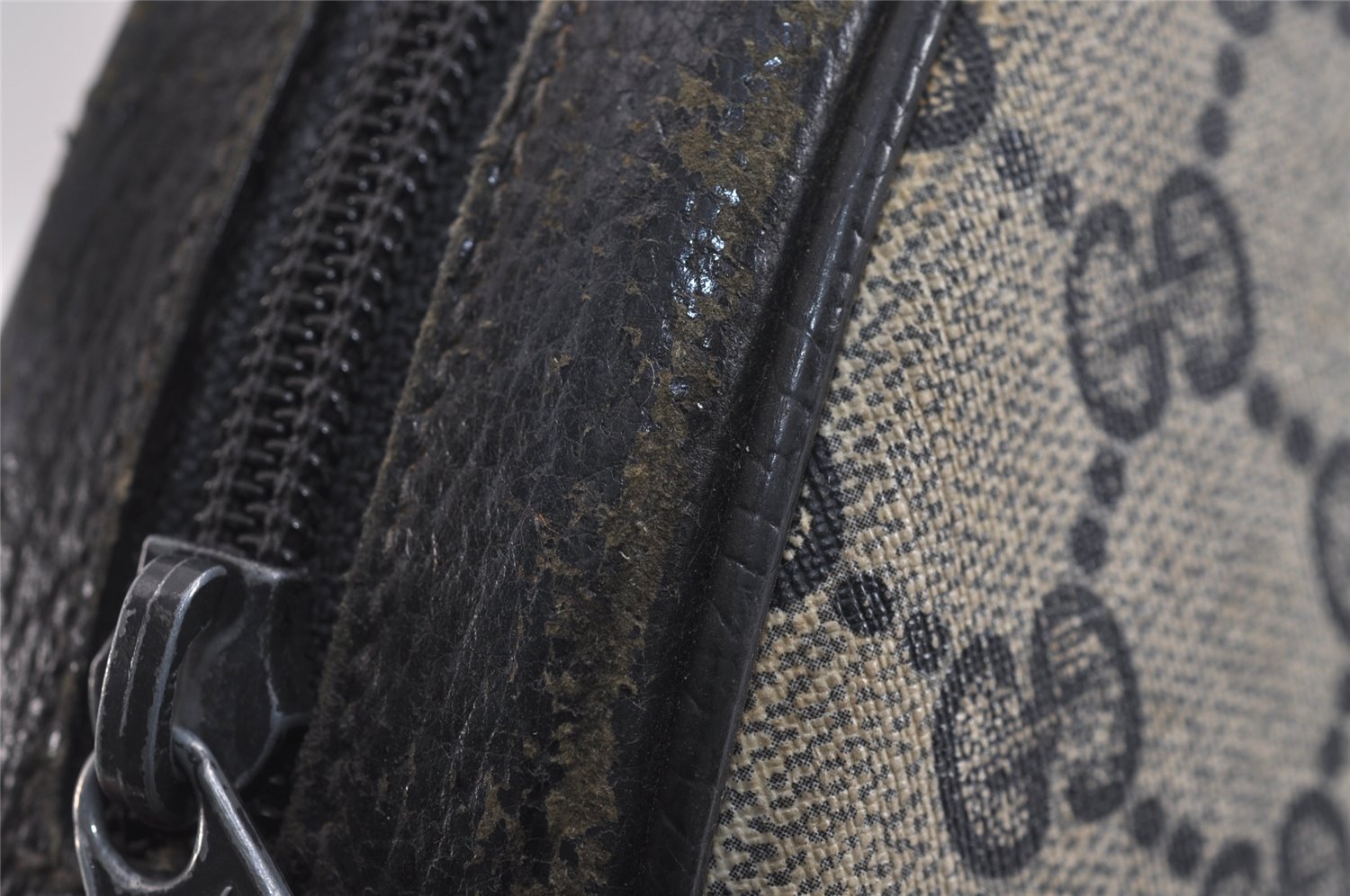 Authentic GUCCI Shoulder Cross Body Bag Purse GG PVC Leather Navy Blue 5756J