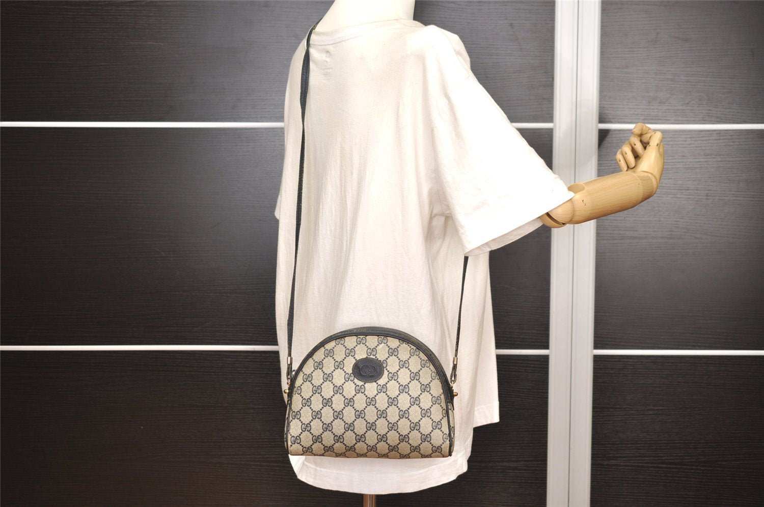 Authentic GUCCI Shoulder Cross Body Bag Purse GG PVC Leather Navy Blue 5756J