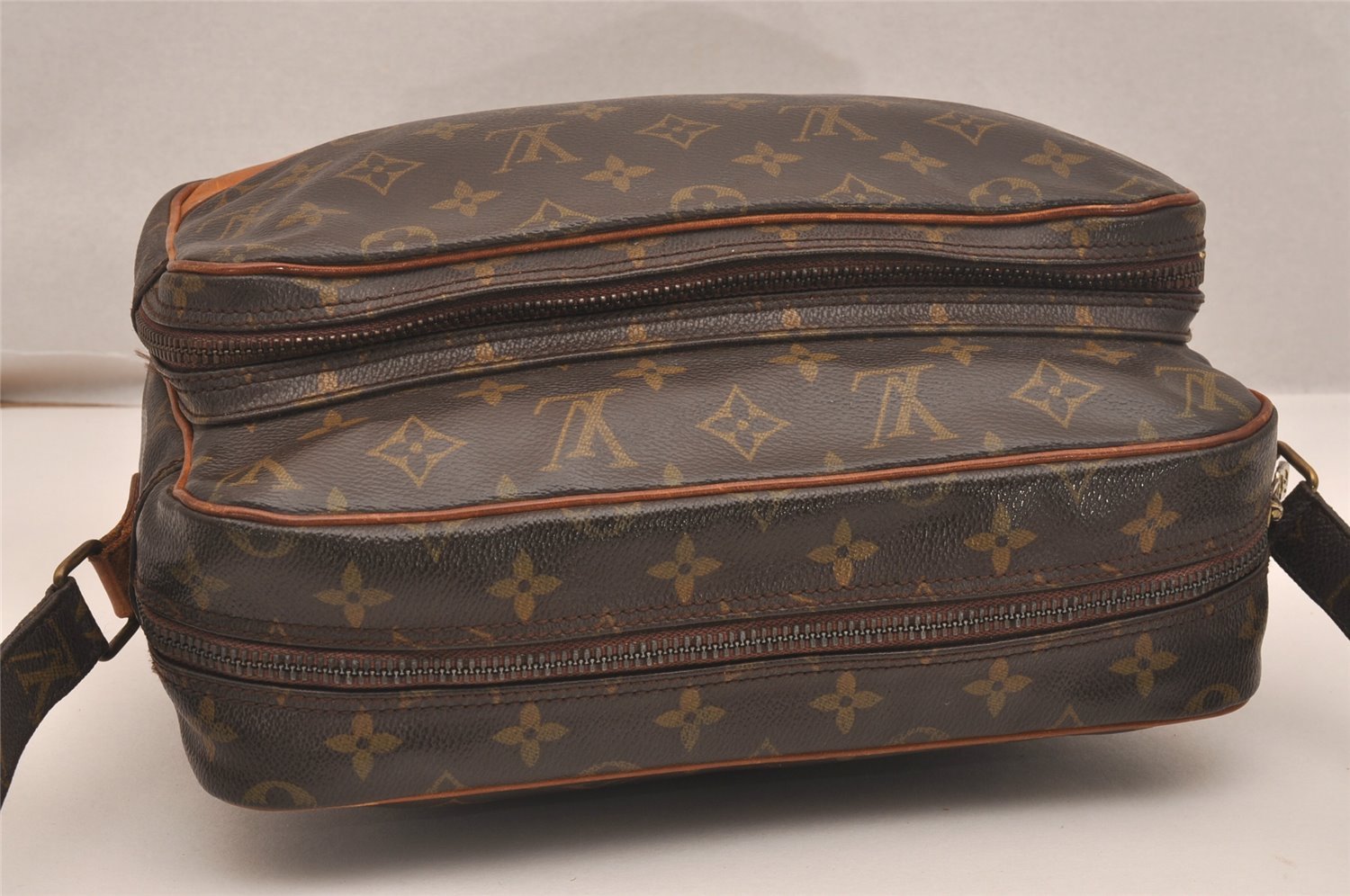 Authentic Louis Vuitton Monogram Nile Shoulder Cross Body Bag M45244 LV 5766J