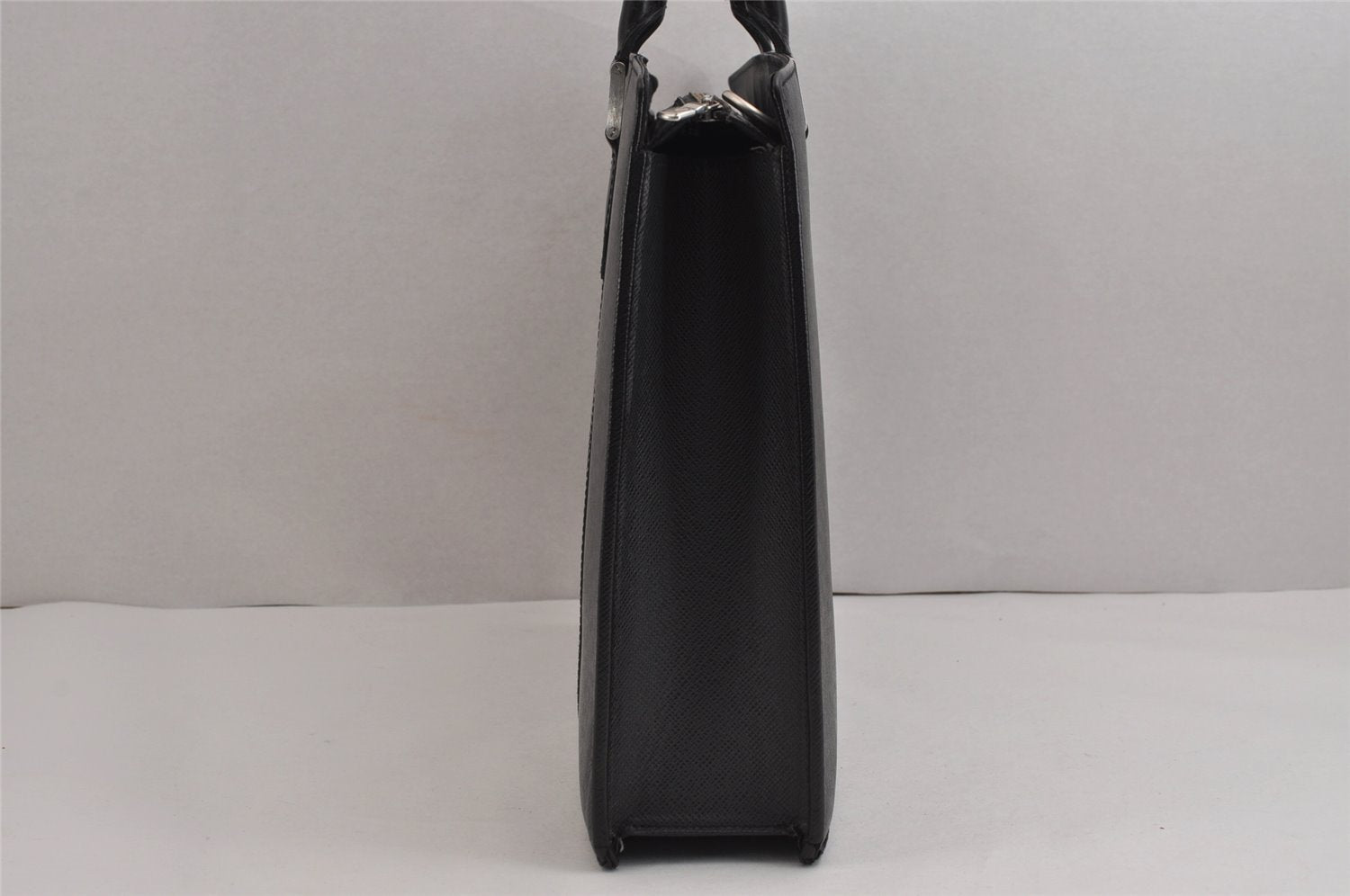 Auth Louis Vuitton Taiga Porte Documents Lozan 2Way Briefcase M30052 Black 5772J