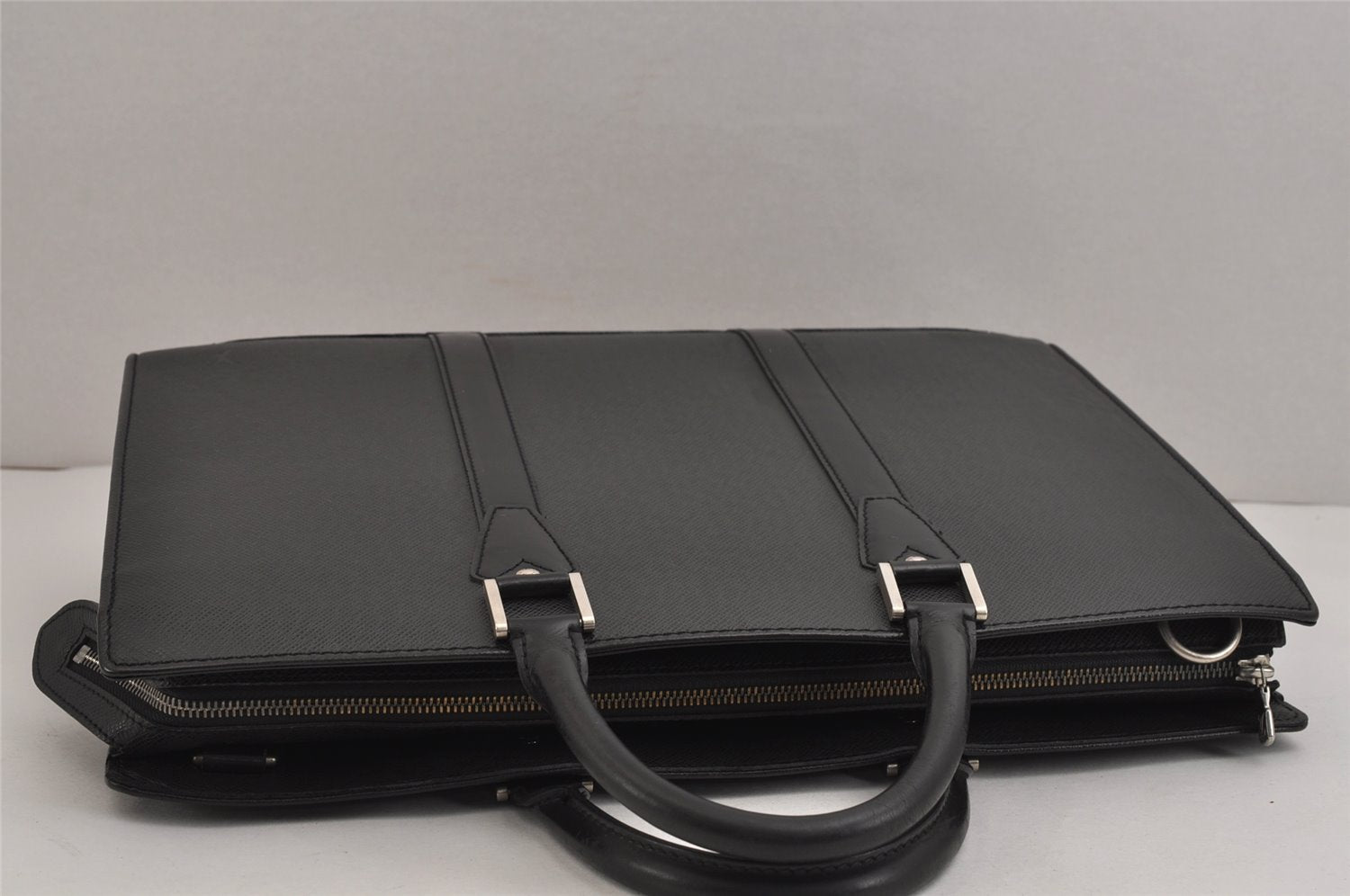Auth Louis Vuitton Taiga Porte Documents Lozan 2Way Briefcase M30052 Black 5772J