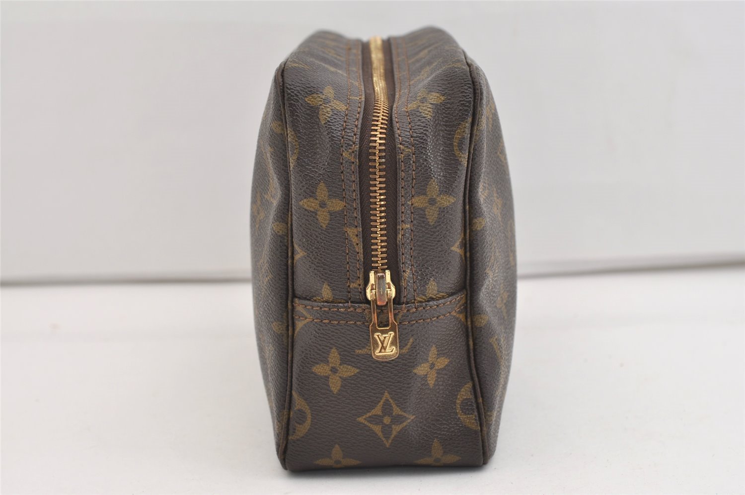 Auth Louis Vuitton Monogram Trousse Toilette 28 Clutch Hand Bag M47522 LV 5782J
