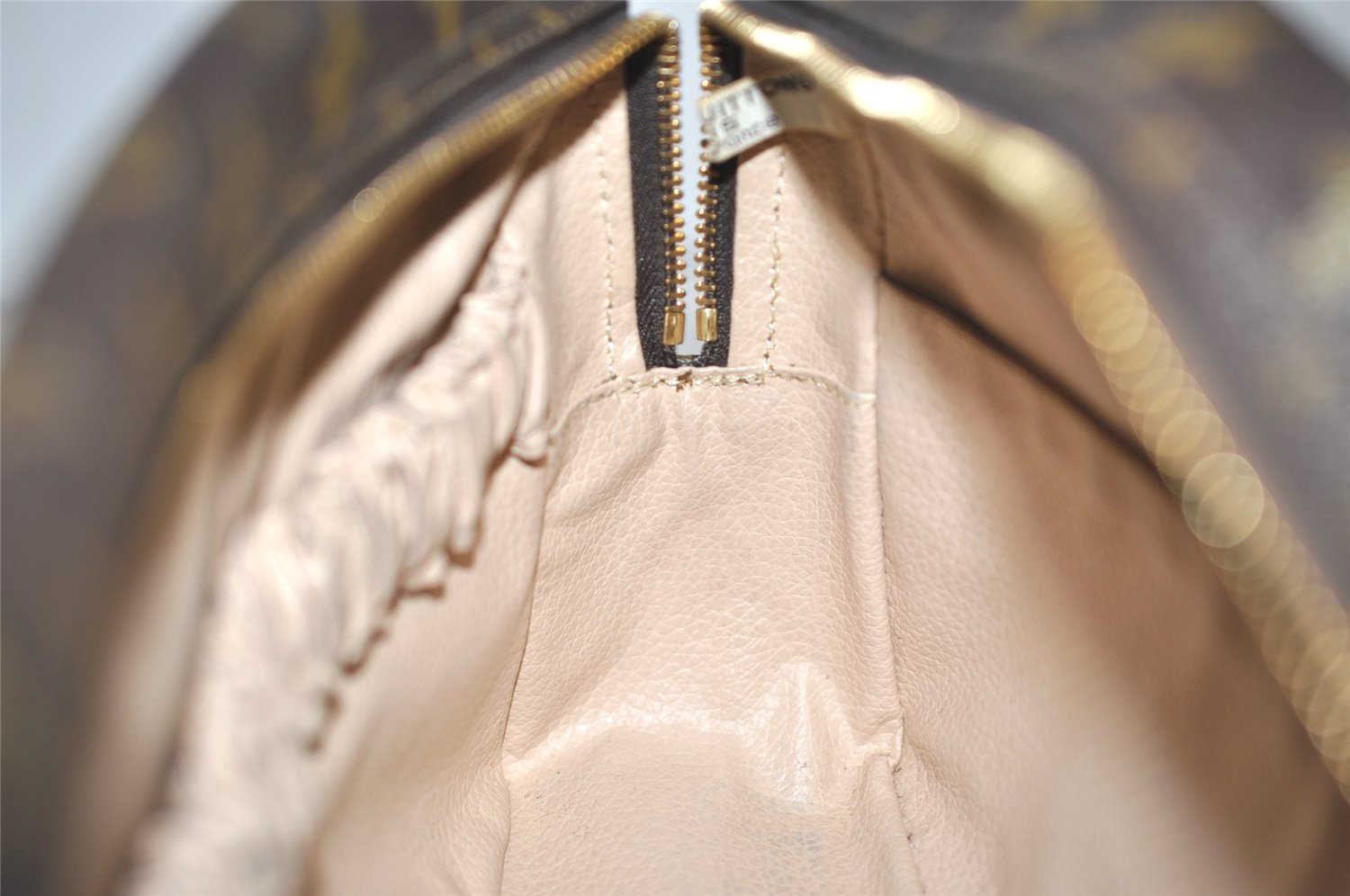 Auth Louis Vuitton Monogram Trousse Toilette 28 Clutch Hand Bag M47522 LV 5782J