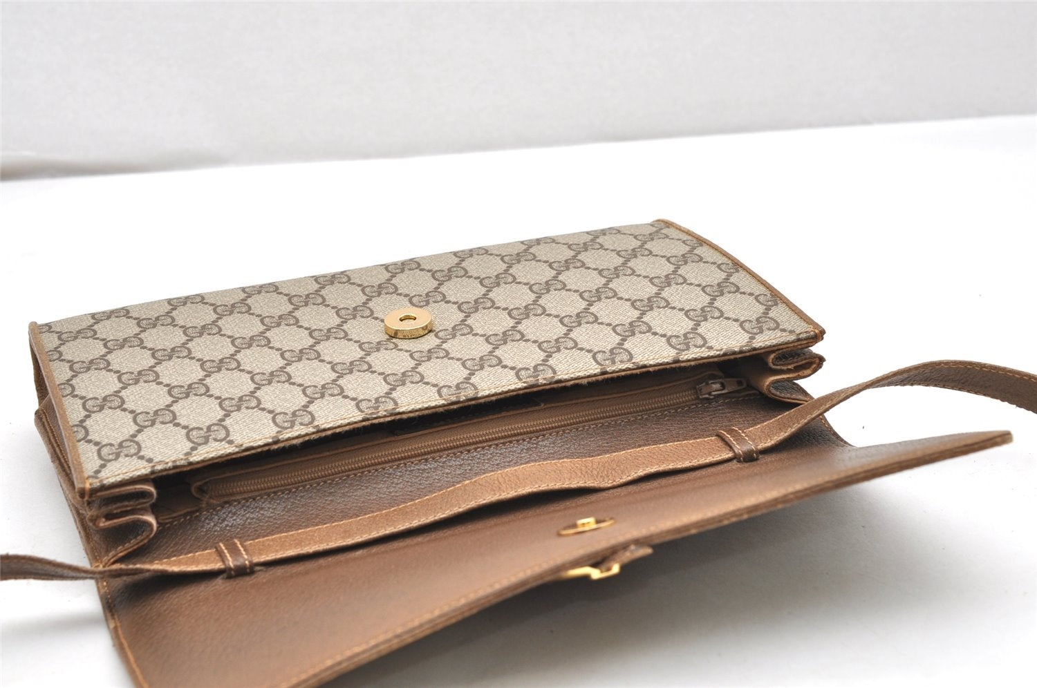 Authentic GUCCI Vintage Shoulder Cross Body Bag Purse GG PVC Leather Brown 5783K