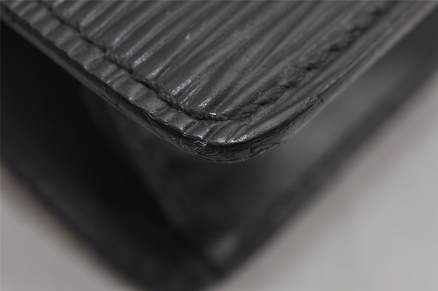 Authentic Louis Vuitton Epi Pochette Homme Clutch Hand Bag Black M52522 LV 5786J