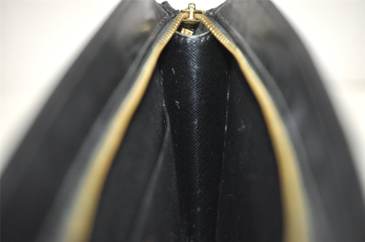 Authentic Louis Vuitton Epi Pochette Homme Clutch Hand Bag Black M52522 LV 5786J