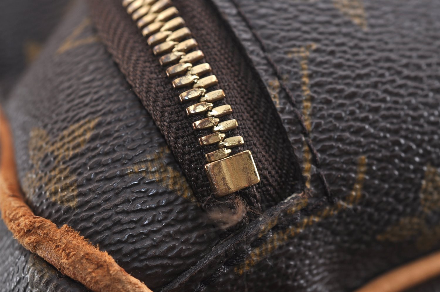 Authentic Louis Vuitton Monogram Evasion PM Boston Travel Bag M41443 LV 5787J