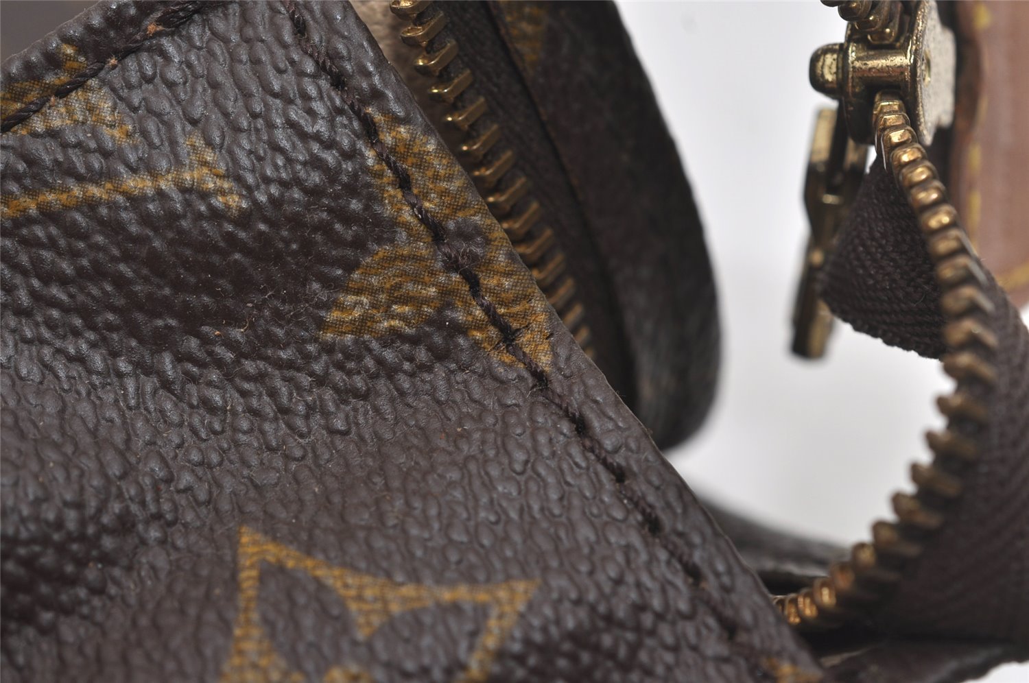 Authentic Louis Vuitton Monogram Poche Toilette 26 M47542 Cosmetics Pouch 5789I