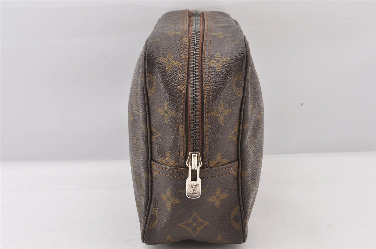 Auth Louis Vuitton Monogram Trousse Toilette 28 Clutch Hand Bag M47522 LV 5790K