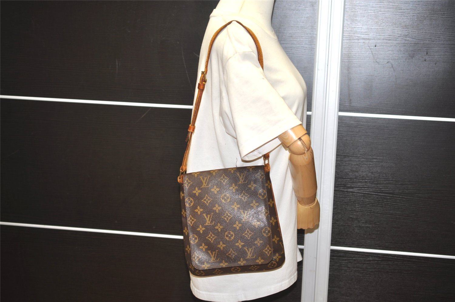 Authentic Louis Vuitton Monogram Musette Salsa Shoulder Bag Purse LV 5807I
