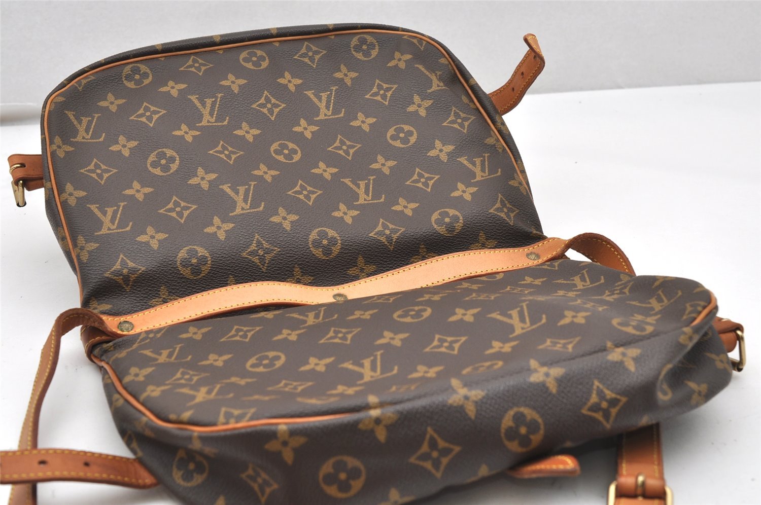 Authentic Louis Vuitton Monogram Saumur 30 Shoulder Cross Bag M42256 LV 5810K