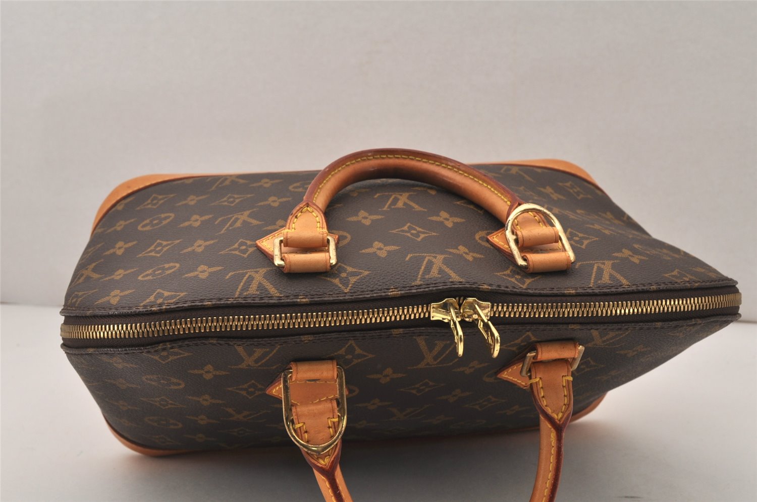 Authentic Louis Vuitton Monogram Alma Hand Bag Purse M51130 LV 5825K