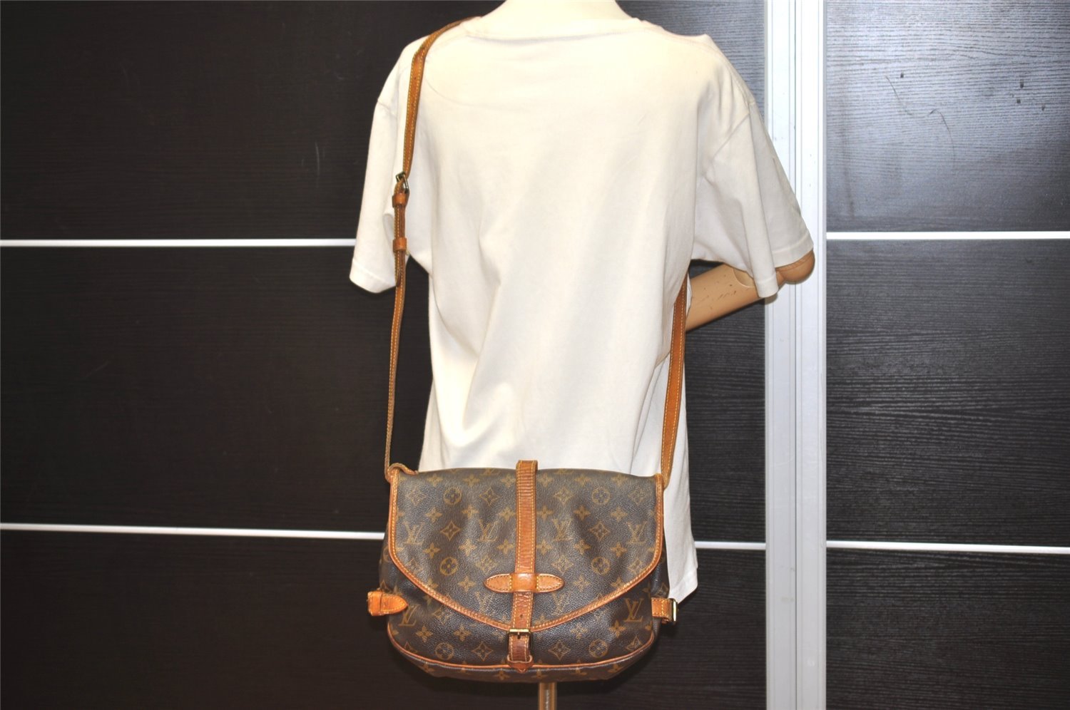 Authentic Louis Vuitton Monogram Saumur 30 Shoulder Cross Bag M42256 LV 5830I