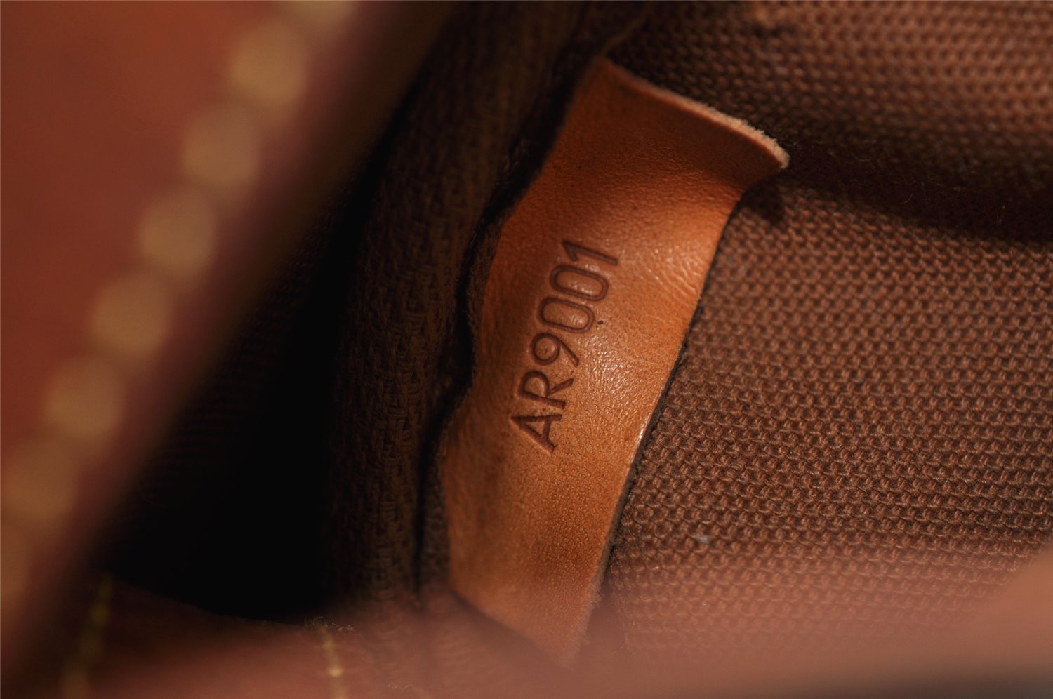 Authentic Louis Vuitton Monogram Saumur 30 Shoulder Cross Bag M42256 LV 5831I