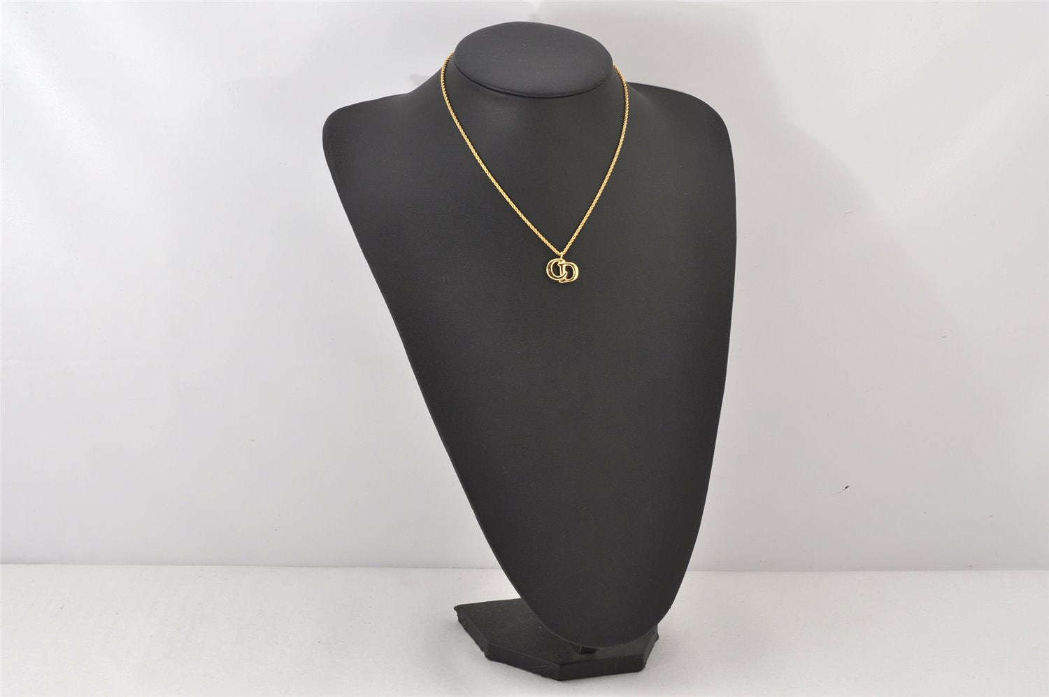 Authentic Christian Dior Gold Tone Chain Pendant Necklace CD 5831K