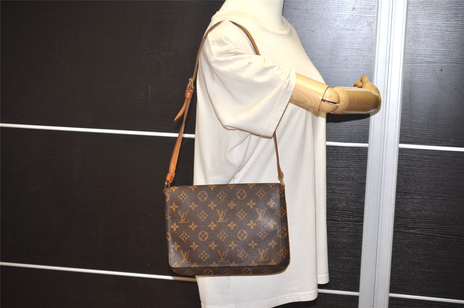 Authentic Louis Vuitton Monogram Musette Tango Shoulder Bag M51257 LV 5833J