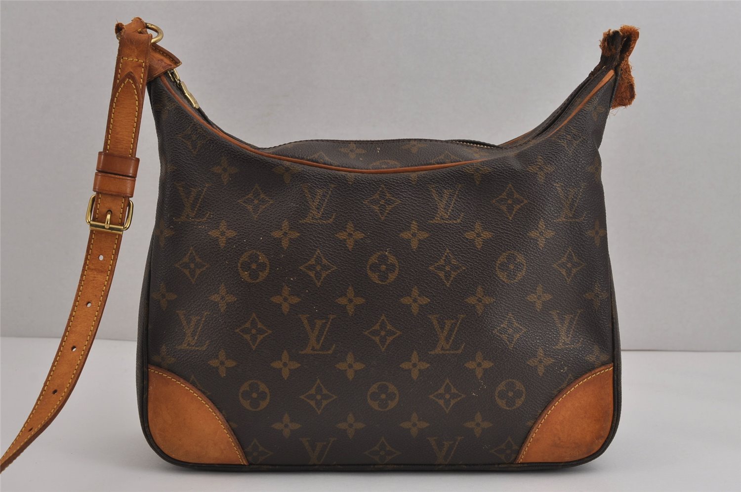Authentic Louis Vuitton Monogram Boulogne 30 Shoulder Bag M52165 LV Junk 5834J