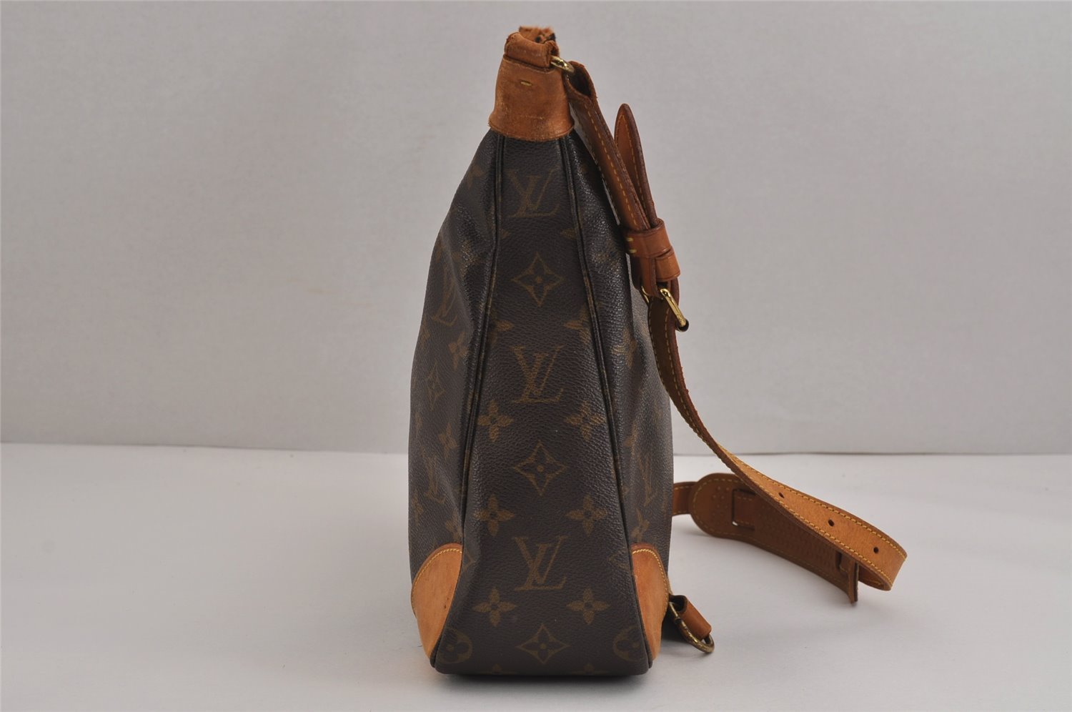 Authentic Louis Vuitton Monogram Boulogne 30 Shoulder Bag M52165 LV Junk 5834J