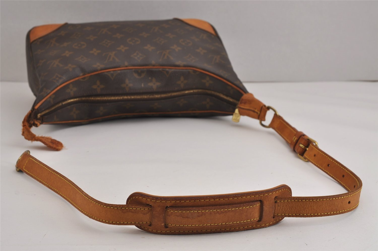 Authentic Louis Vuitton Monogram Boulogne 30 Shoulder Bag M52165 LV Junk 5834J