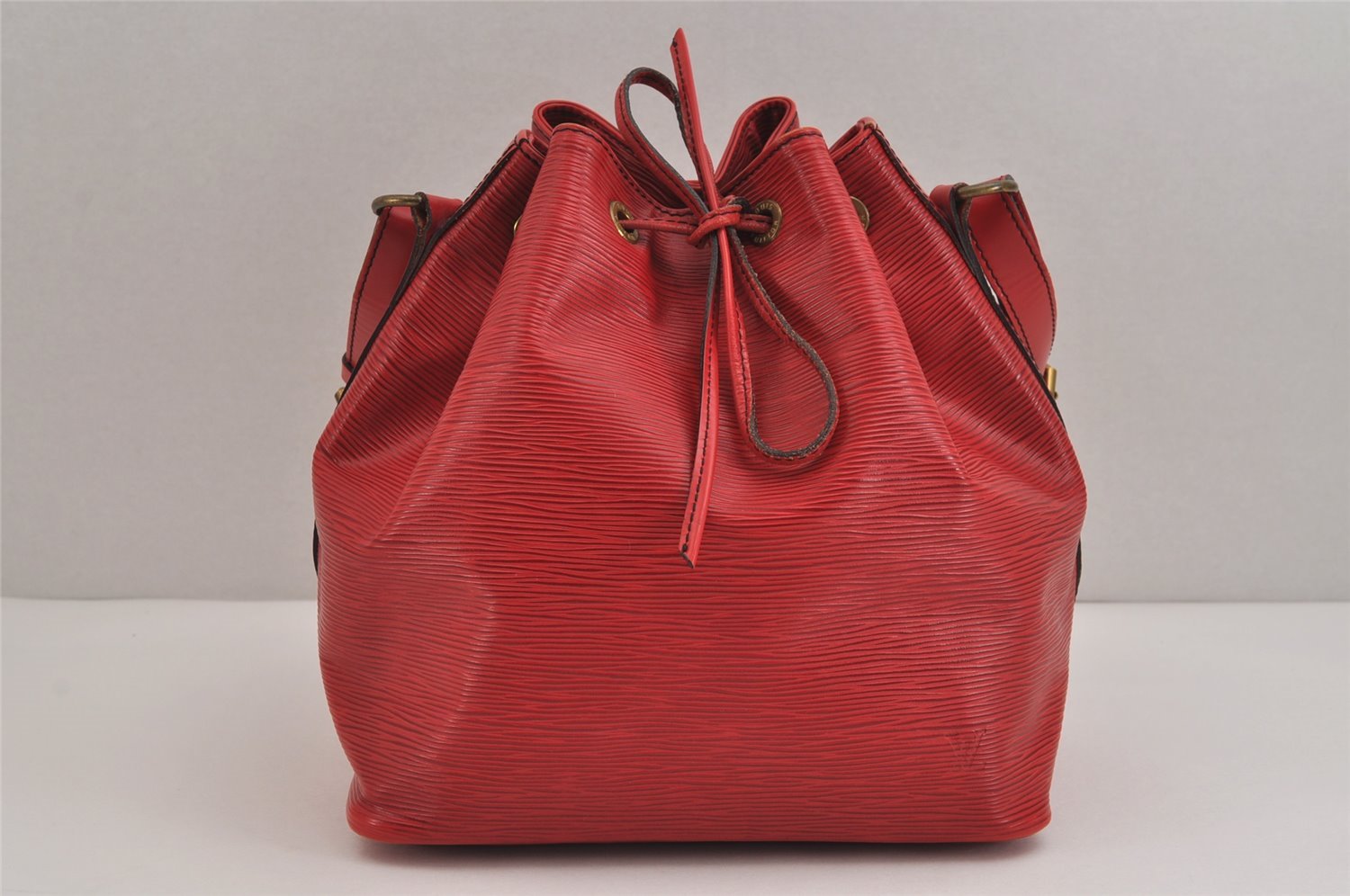 Authentic Louis Vuitton Epi Petit Noe Shoulder Drawstring Bag M44107 Red 5842J