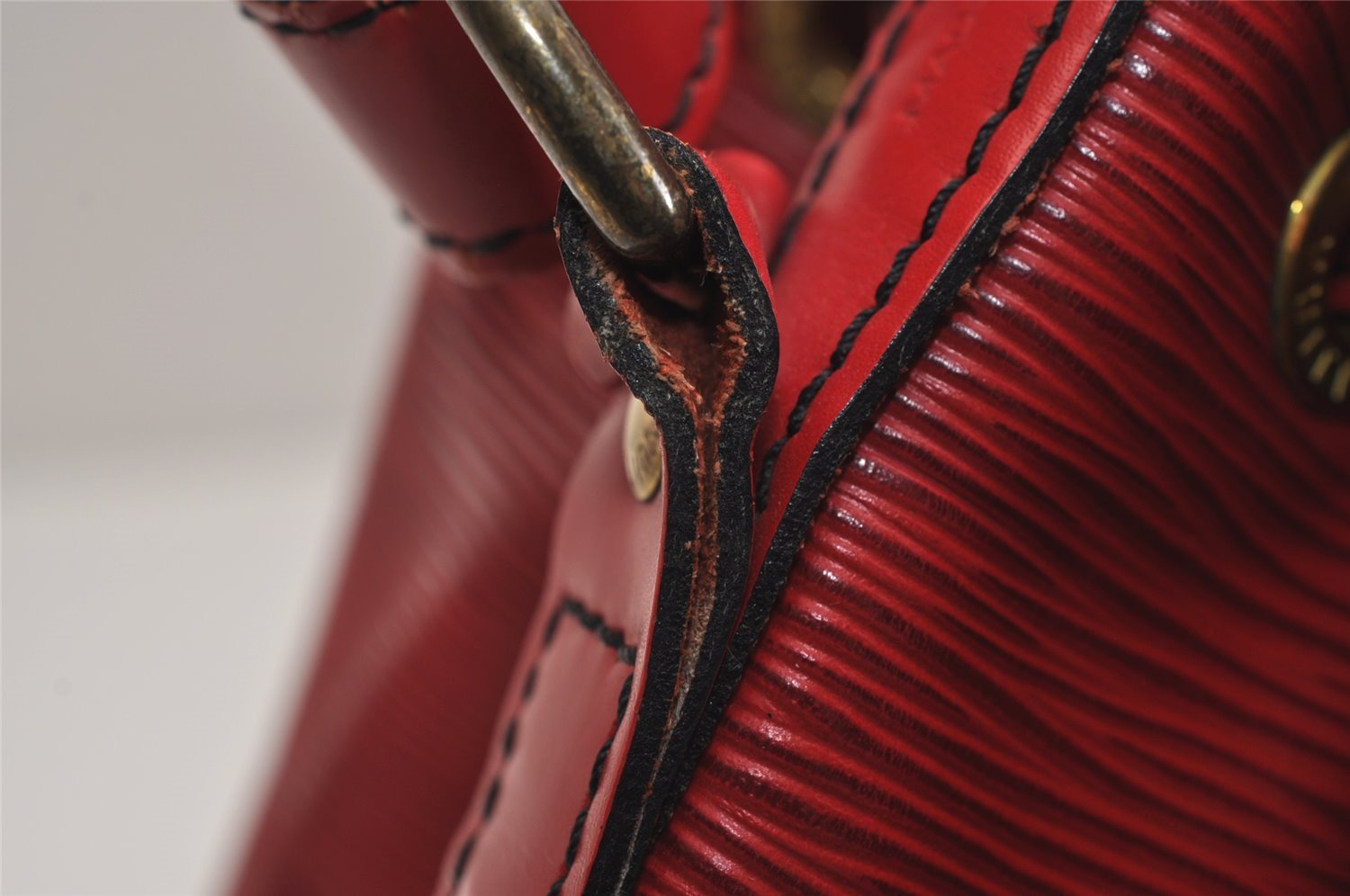 Authentic Louis Vuitton Epi Petit Noe Shoulder Drawstring Bag M44107 Red 5842J